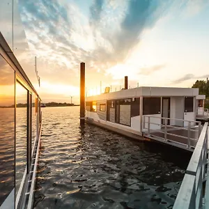 https://hausboote-am-lankenauer-hoft.hotelsinbremen.net